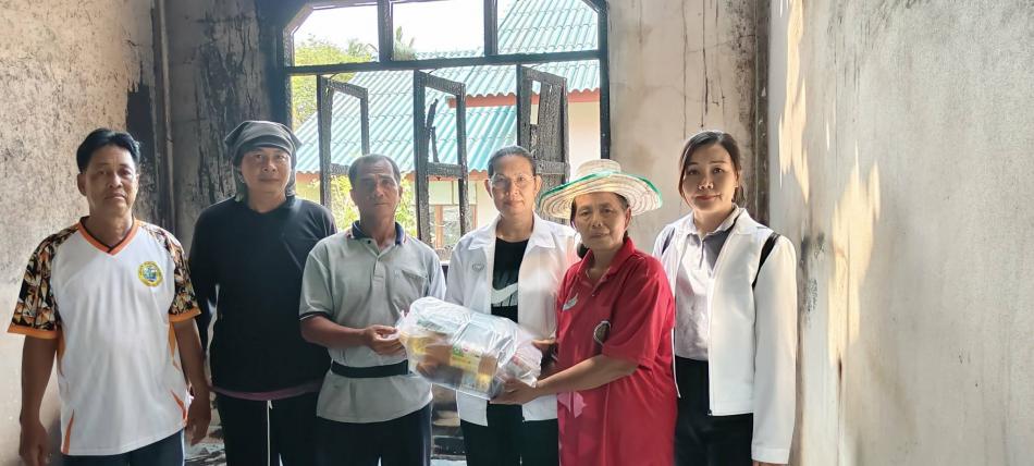 เข้าเยี่ยมให้กำลังใจและนำกองช่างประมาณการความเสียหายเพื่อช่วยเหลือและเยียวยาผู้ประสบอัคคีภัยไ